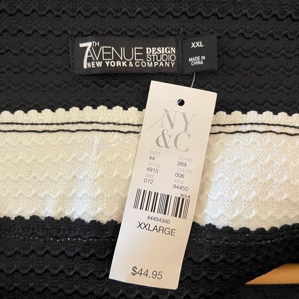 NWT! Women’s 7th avenue NY & Co. black & white sleeveless cross top XXL - Picture 3 of 4